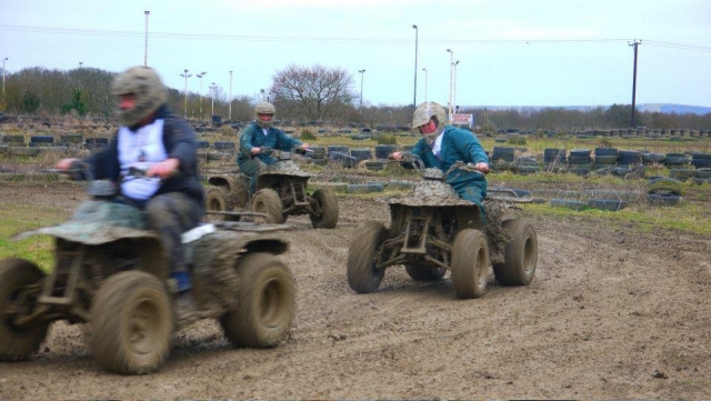  Quadfahren im Matsch macht richtig Spaß. 