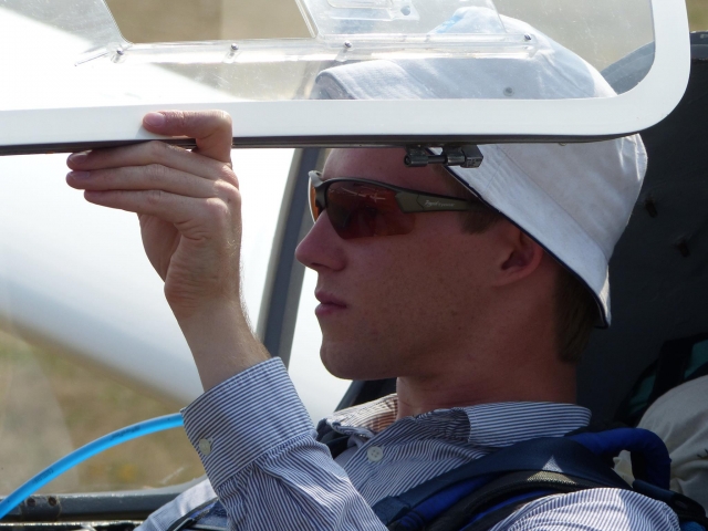 Train with Bicester Gliding