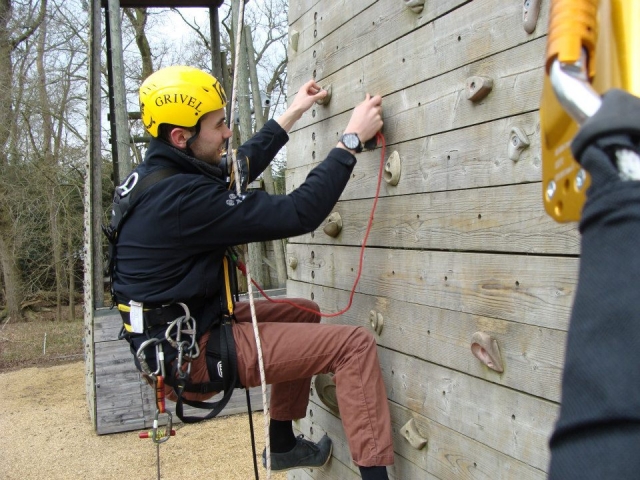 Abseiling can be combined with climbing.