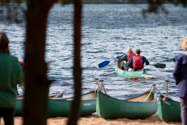  Puoi anche fare un po' di canoa. 