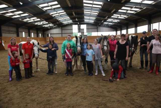 来征服马术中心与我们见面。