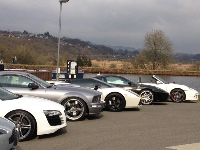  Grandi auto tra cui scegliere. 