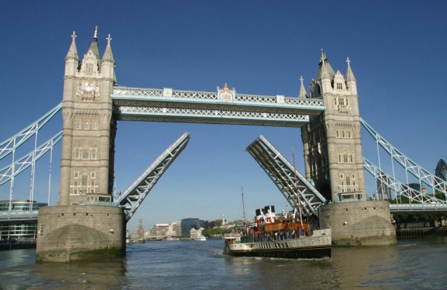 London Tower Bridge opens just for you!