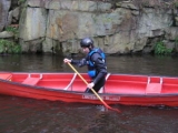  Aprenda algunas nuevas habilidades de piragüismo. 