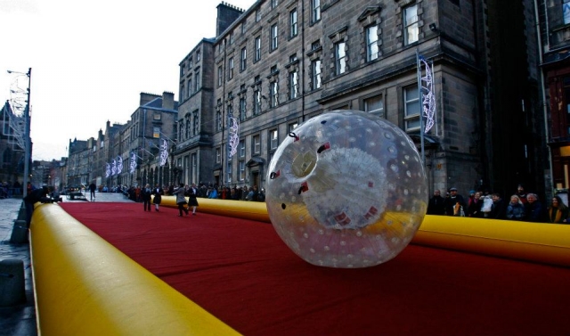  Zorbing em Edimburgo! 