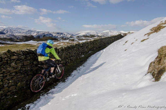 Mountainbikin in all weathers,
