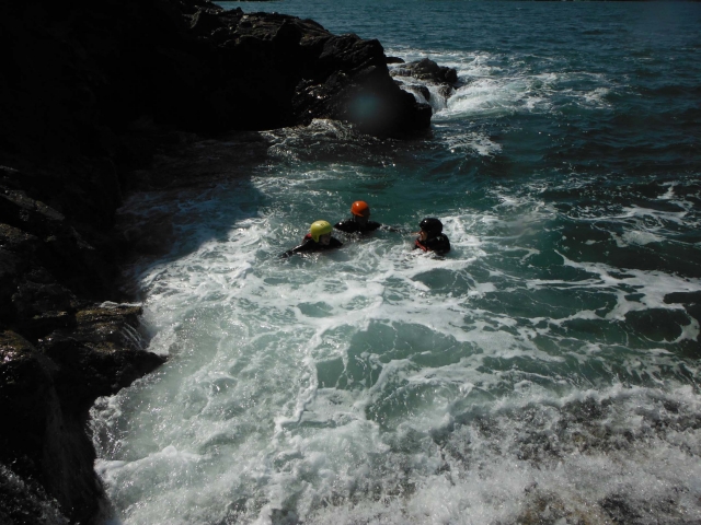  Coasteering a Newquay 