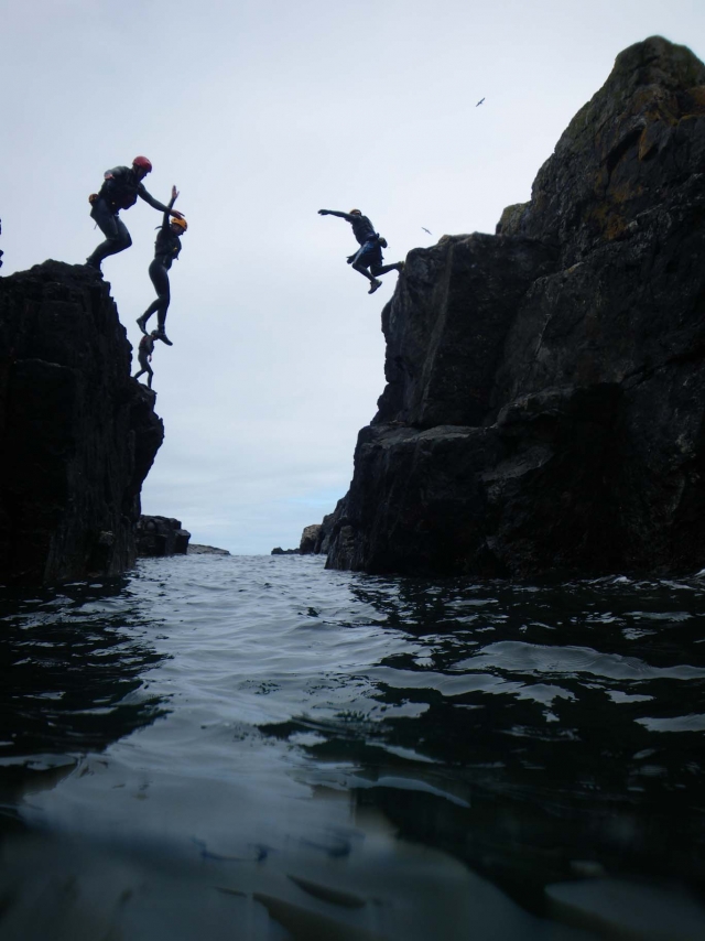  Coasteering vicino a St Ives 
