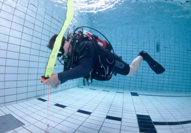  Tauchen am Pool 