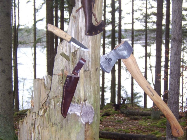  Haches dans la forêt 