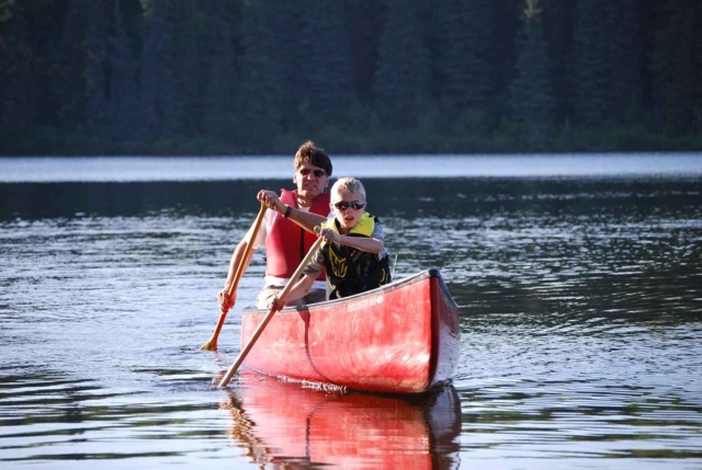 Paddle a sport canoe