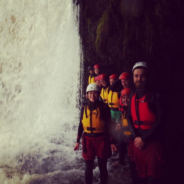  Canyoning - Unter Wasserfällen stehen 