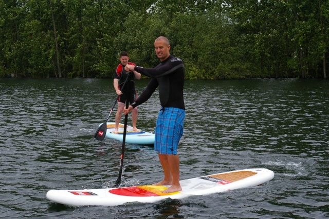  intente remar con sus amigos 