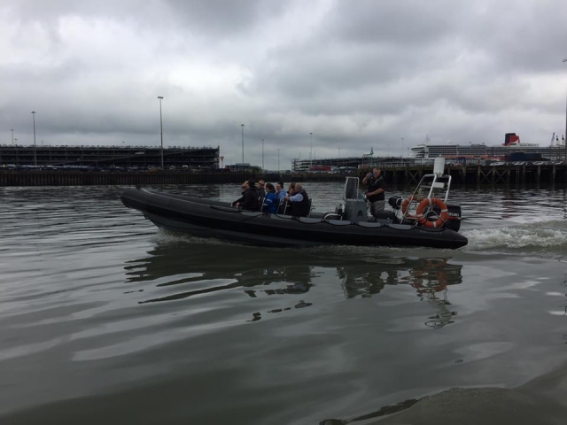  Muitos amigos a bordo 