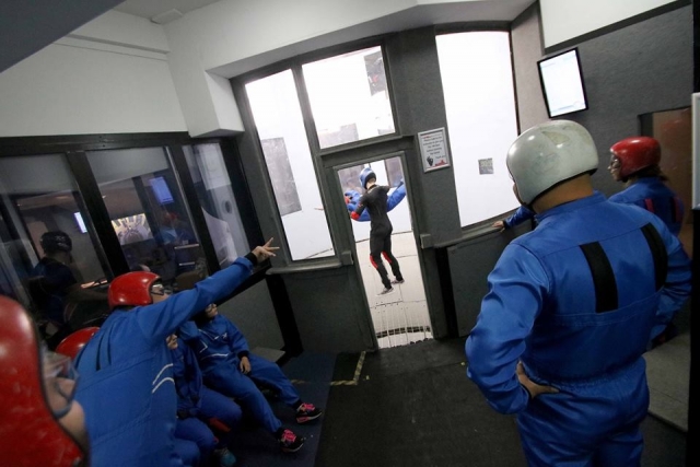 Esperando sua vez -9999999 -Thinling Scheding Schediving Indoor Session -99- Pegando o jeito