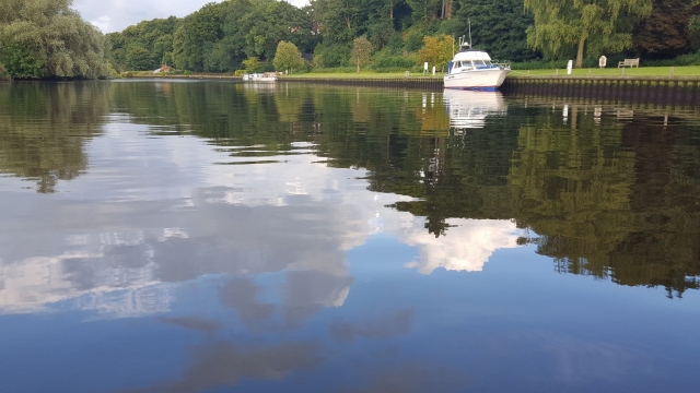  bateau incroyable sur l'eau 