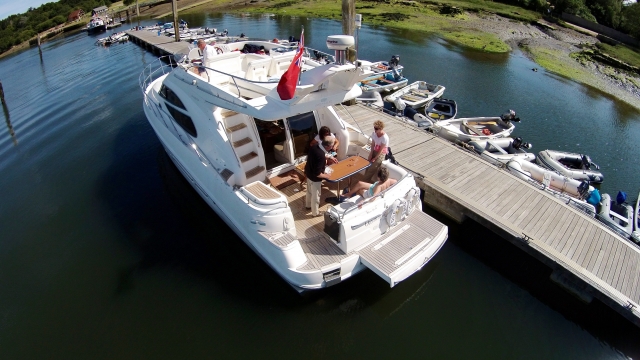  Notre yacht à moteur de luxe avec skipper 
