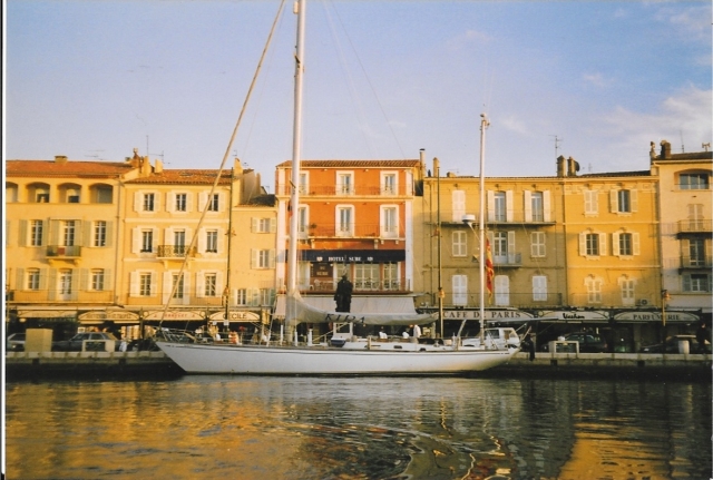  Kira 停泊在 St Tropez 