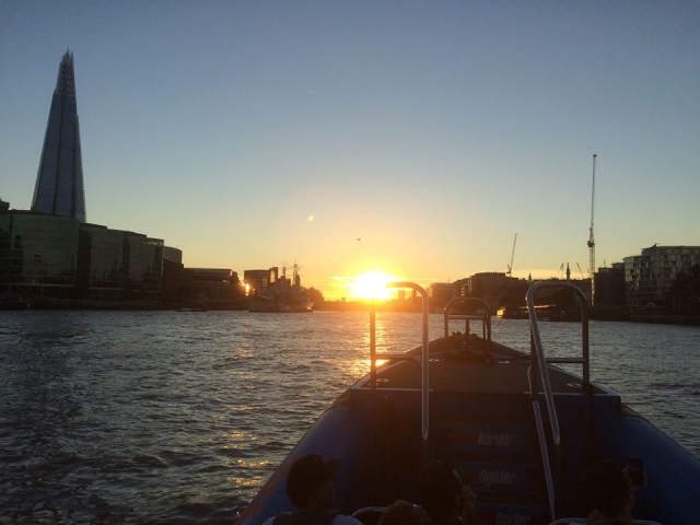  Mira la puesta de sol. 
