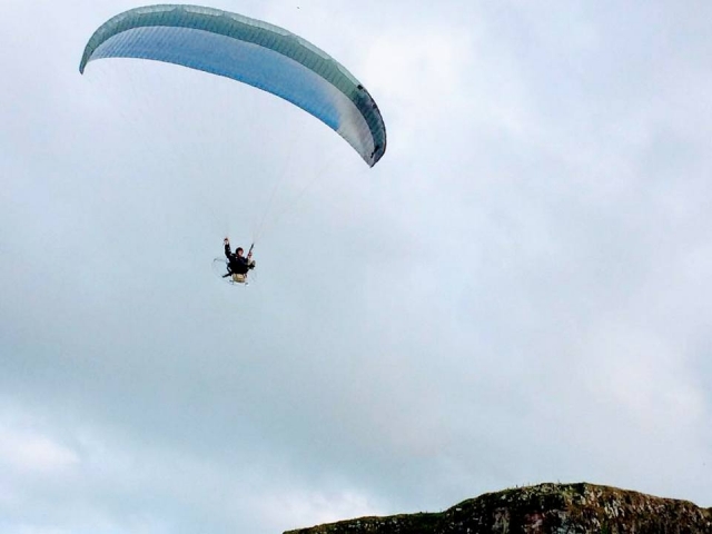 Learn from the best teachers at Cloudstreet Paragliding Centre.