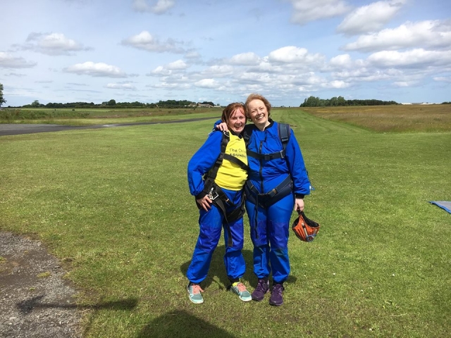  来与 Skydive Academy Ltd 的工作人员见面 