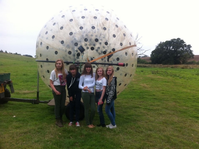  Feiern Sie Ihren Geburtstag mit Orb Zorbing 