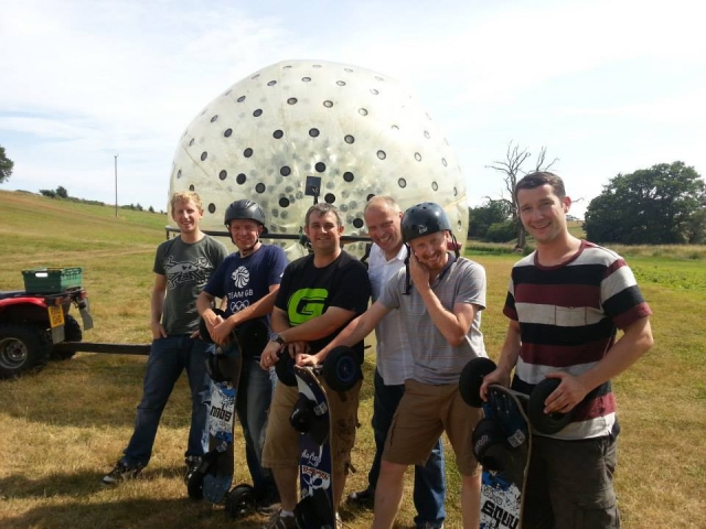  Kommen Sie mit all Ihren Freunden! 