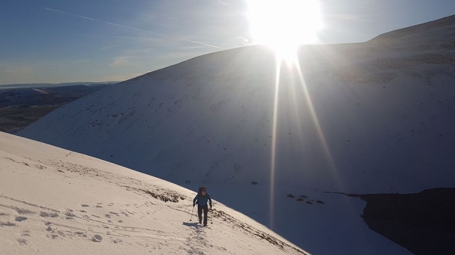  Explore com 365 Mountain Adventures!