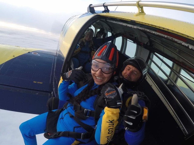  与 Skydive North West Parachute Centre 一起跳跃的瞬间！ 