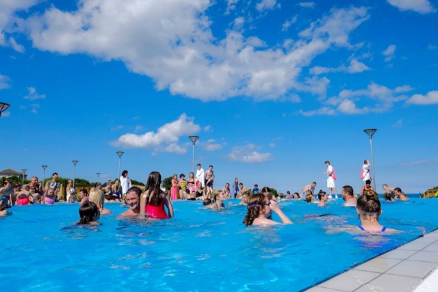 Outodoor pool at Alpamare Scarborough Water Park