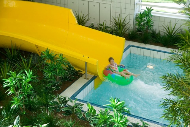  在南港飞溅世界快速滑梯！ 