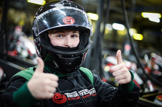 与Teamsport Go Karting Sheffield的冒险之旅！ 