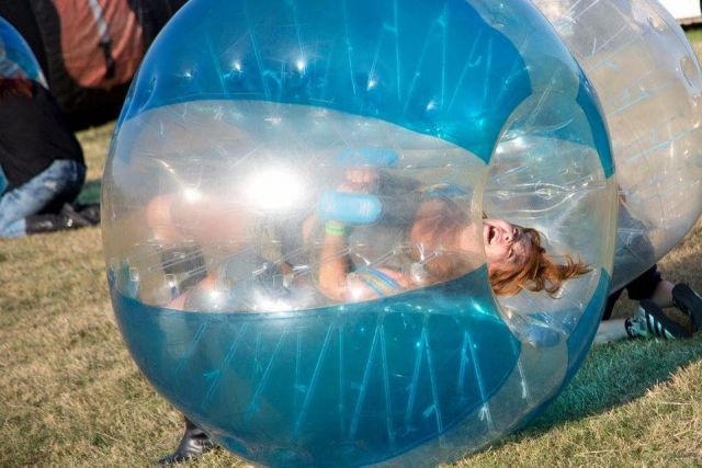  Divertiti con ZORB Football UK!