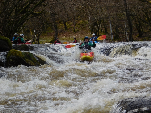  Kayaking de agua blanca 