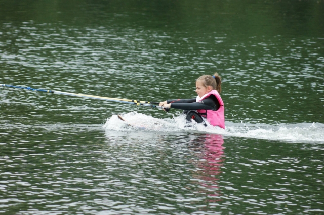  Sci nautico per principianti allo sci d'acqua per bambini al Lakeside Ski & Wake 