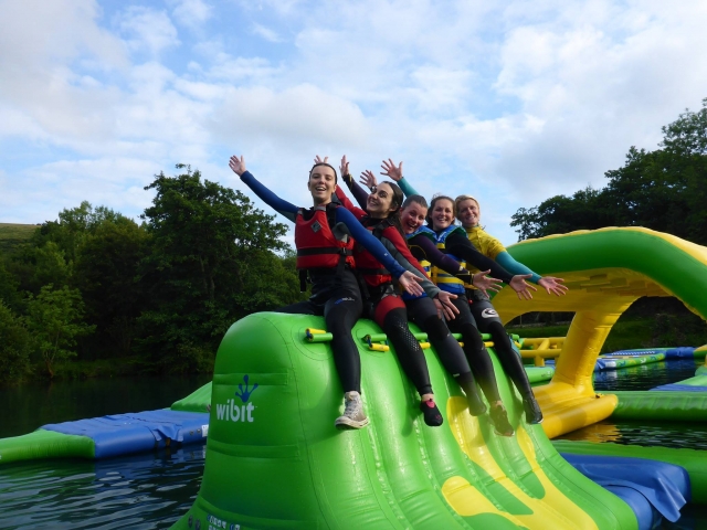  Evento Celebrate de Hen 