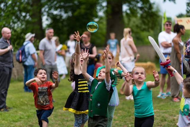  与 Bewilderwood 一起庆祝活动 