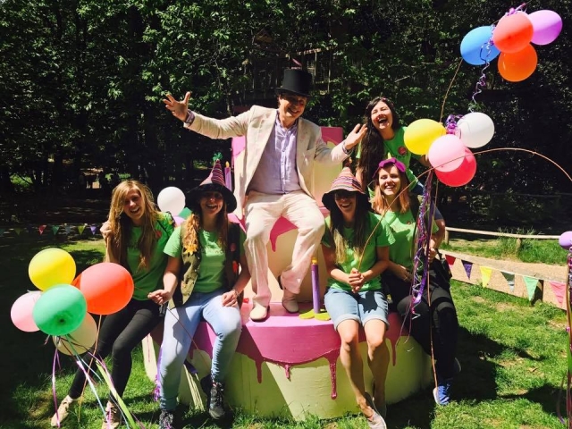  与迷惑木一起庆祝下一个生日！ 