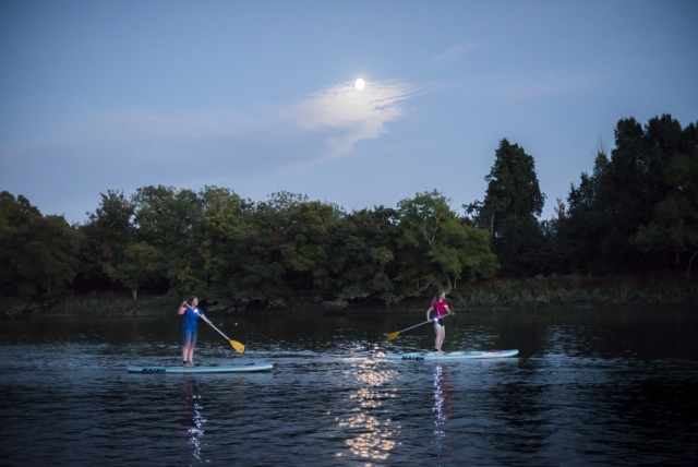  Paddle Boarding notturno 