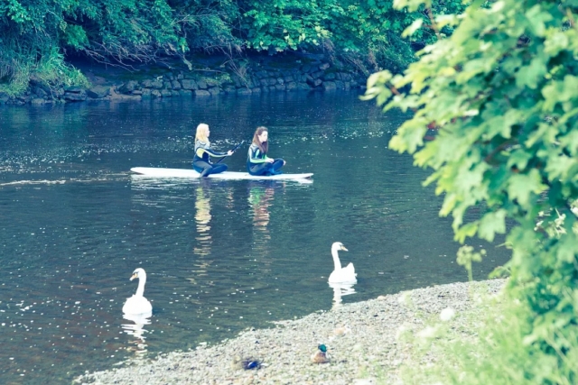  Profitez de la vue sur Amble depuis une planche à pagaie 