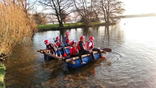 Divertirsi con gli sport acquatici con la famiglia