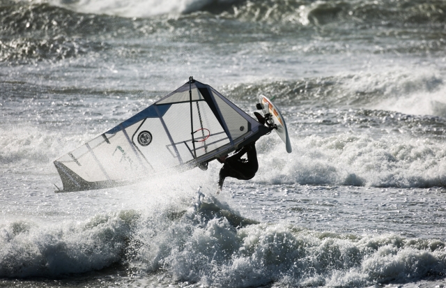  Apprendre à surfer sur les vagues 