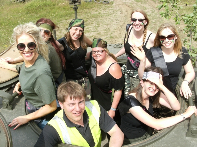 来和我们一起庆祝