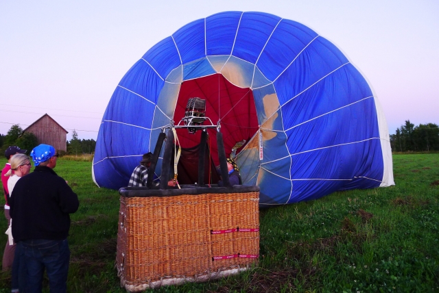 People getting into the basket to enjoy their balloon flight