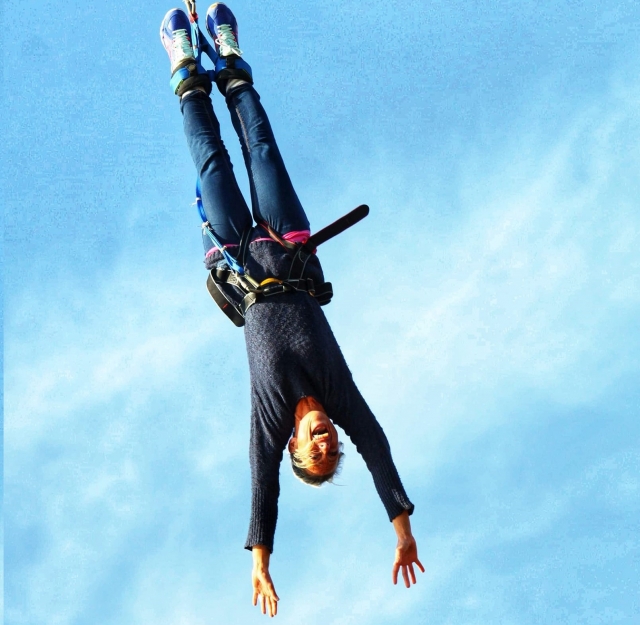  Divertiti con un bungee jump 