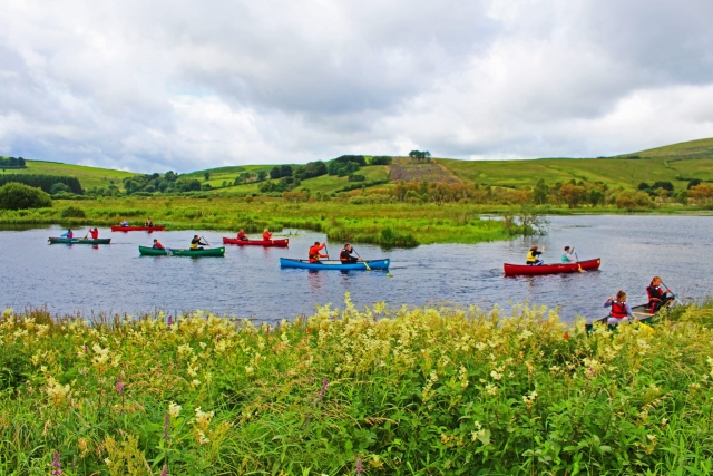 e-19759610-different-people-canoeing-on-tandem-canoes16436143568027.jpg