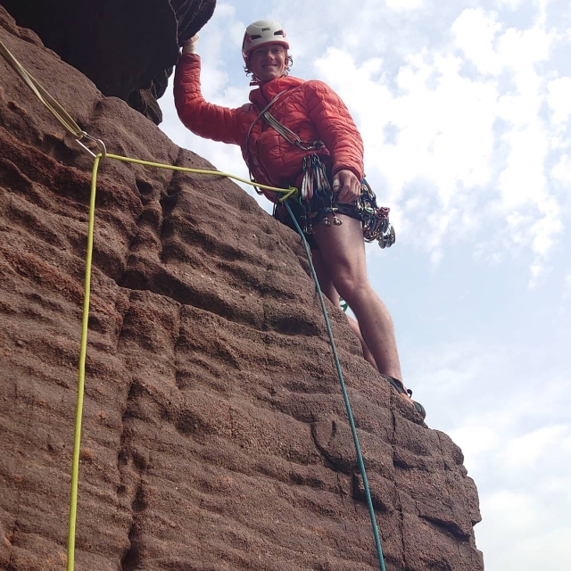 e-19759613-man-wearing-orange-jaket-blue-shorts-white-helmet-smiling-and-limbing16436178135052.jpg