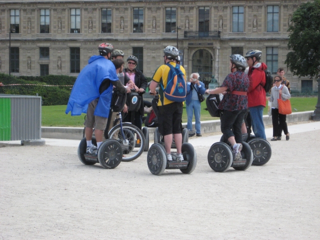 People discovering the city with segwayt
