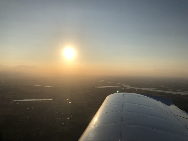  Buchen Sie unsere Flugstunden. 