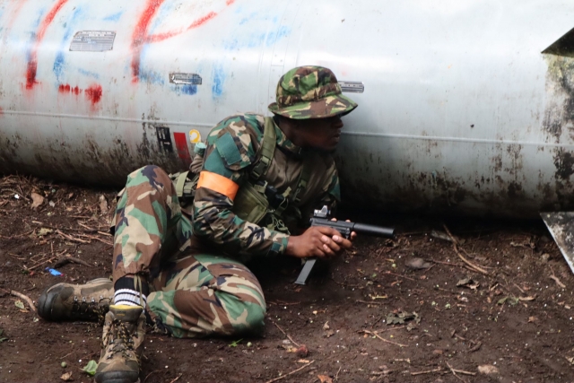 e-19761524-9-airsoft-can-be-extreme-but-very-fun165036639016503665351569.jpg